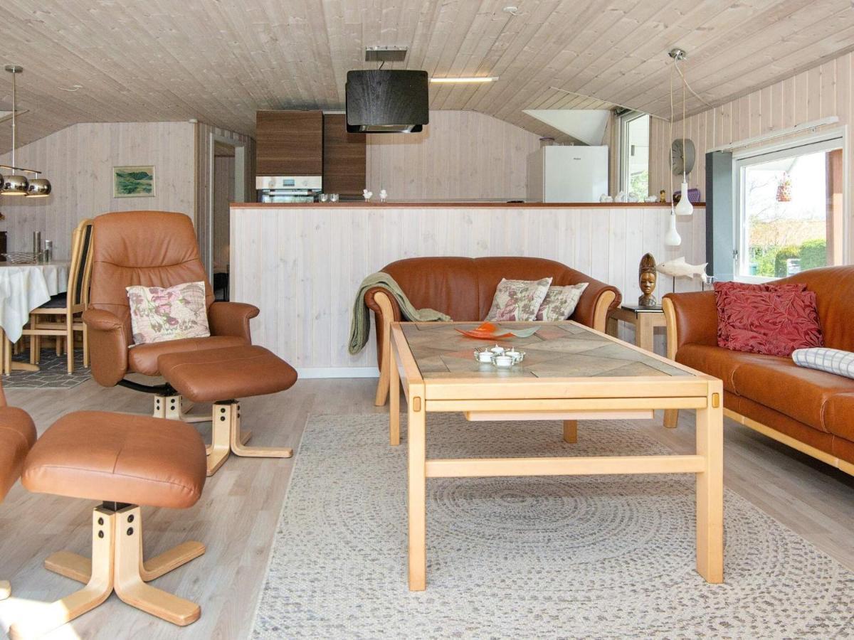 8 Person Holiday Home In Hejls ภายนอก รูปภาพ