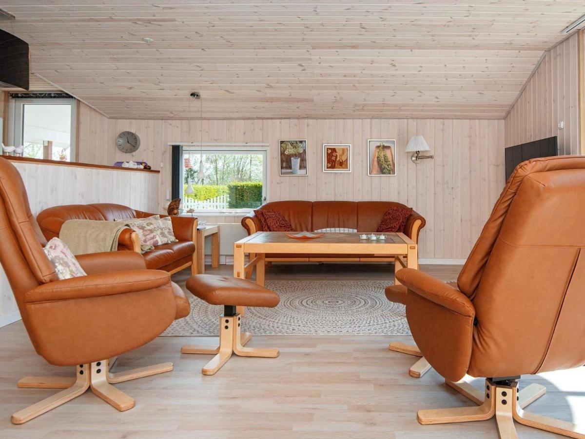 8 Person Holiday Home In Hejls ภายนอก รูปภาพ