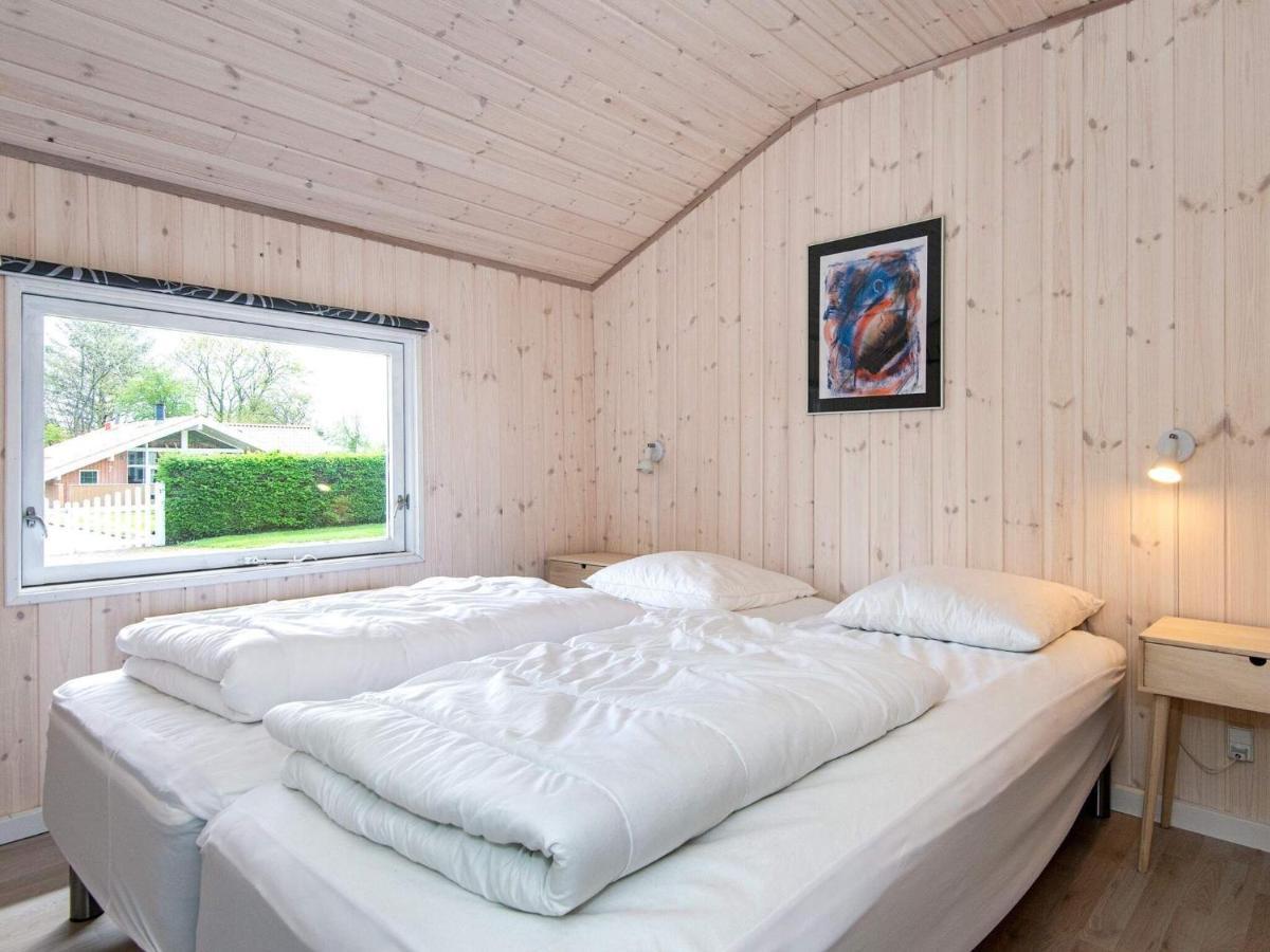 8 Person Holiday Home In Hejls ภายนอก รูปภาพ