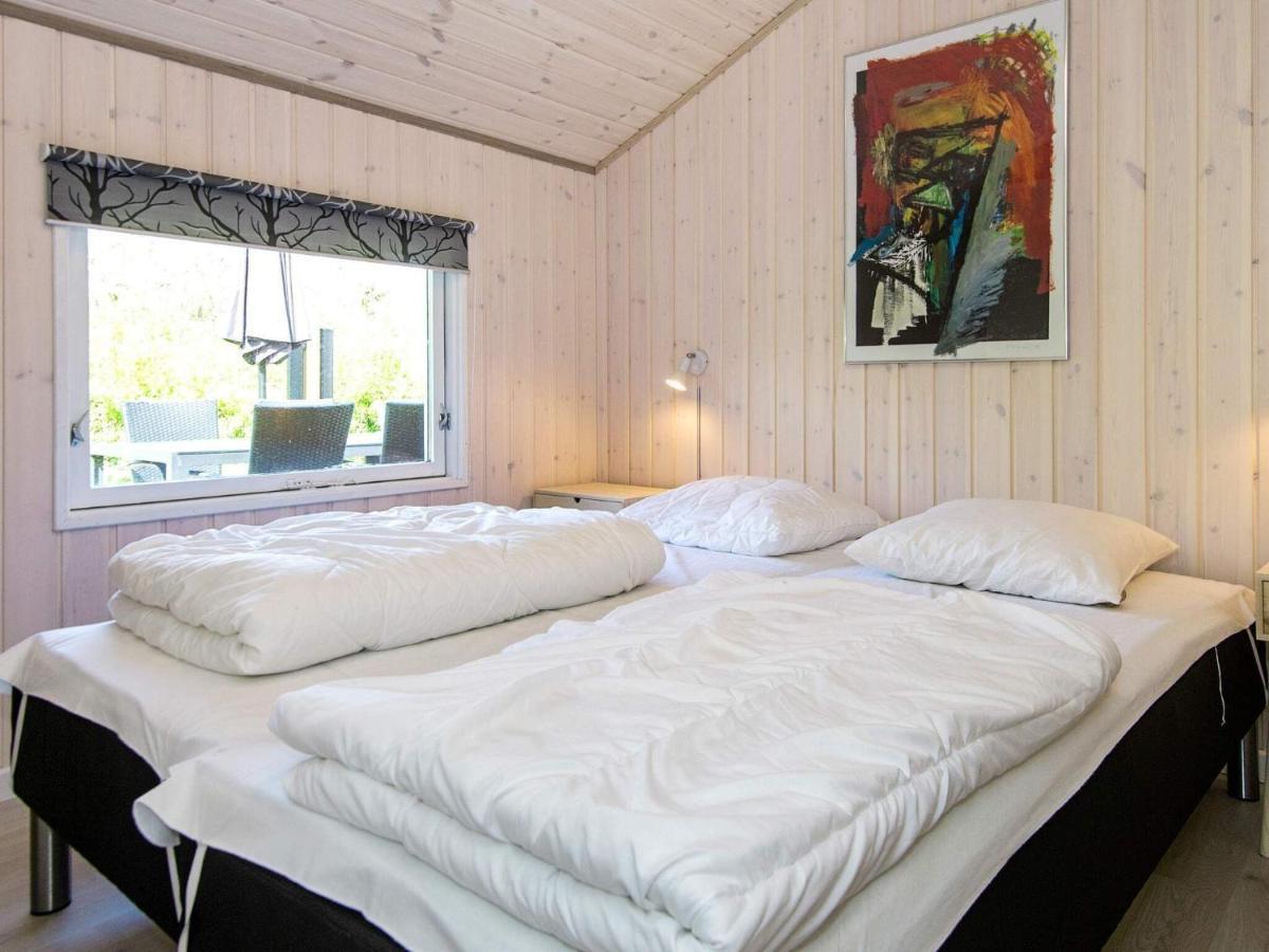 8 Person Holiday Home In Hejls ภายนอก รูปภาพ